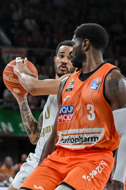 容易赢得周 容易赢得周