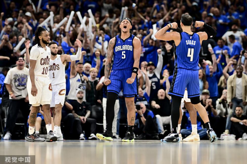 他并没有依 他并没有依